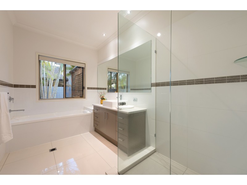 105 Thomas MacLeod Avenue, Sinnamon Park QLD 4073