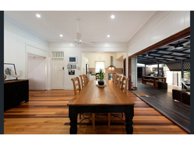 72 Riding Road, Hawthorne QLD 4171