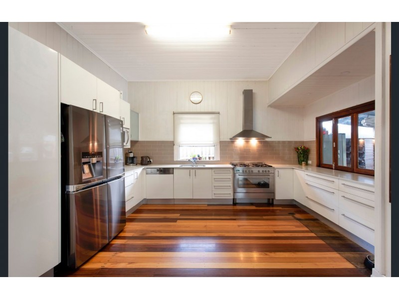 72 Riding Road, Hawthorne QLD 4171