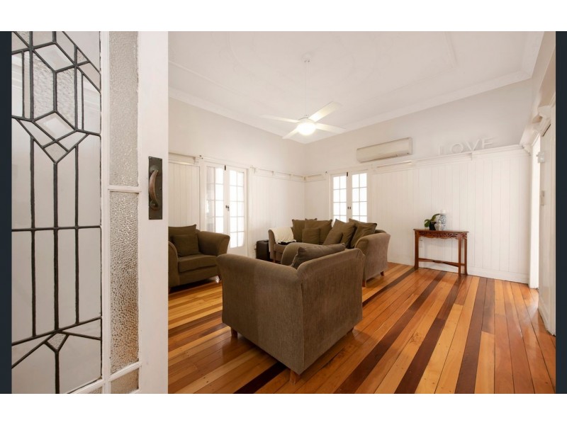 72 Riding Road, Hawthorne QLD 4171