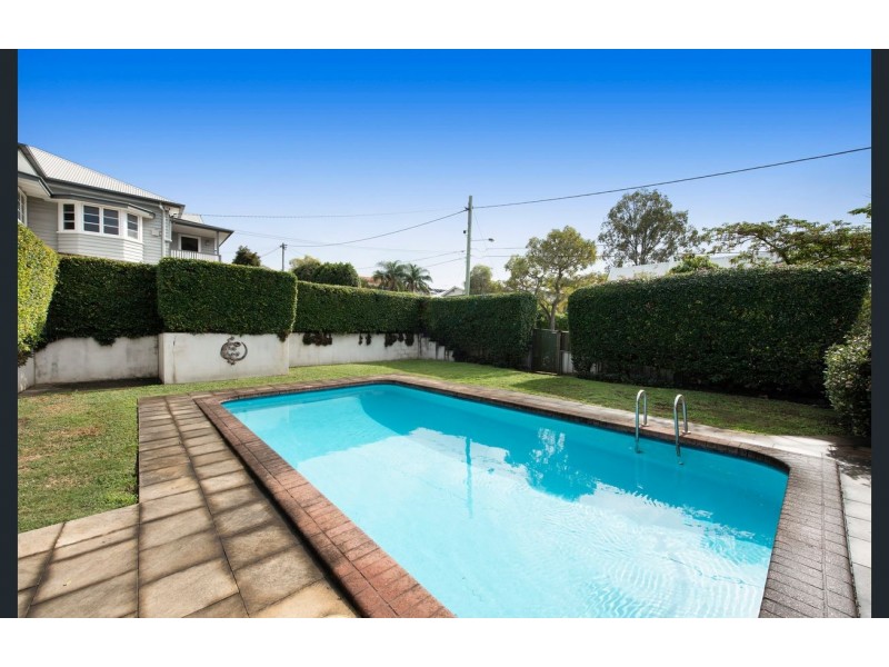 72 Riding Road, Hawthorne QLD 4171