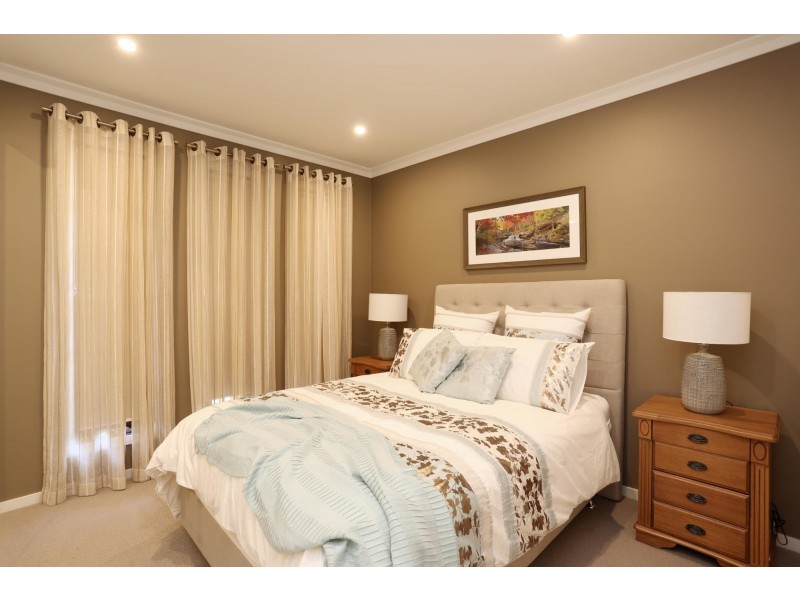 8 Grasslands Street, Yarrabilba QLD 4207