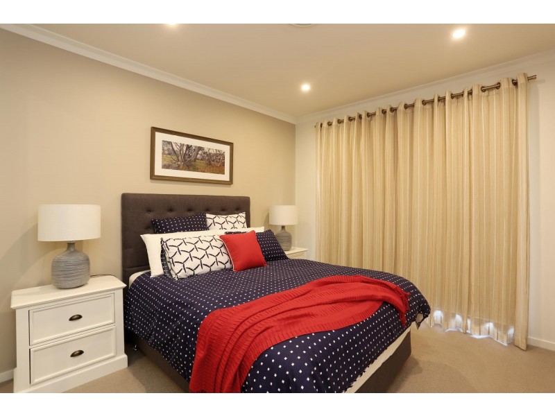 8 Grasslands Street, Yarrabilba QLD 4207