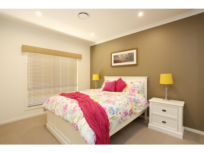 8 Grasslands Street, Yarrabilba QLD 4207