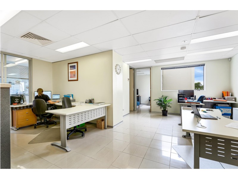 92 Cleveland Street, Greenslopes QLD 4120