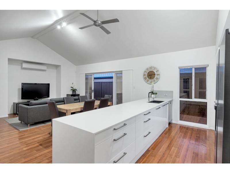 3 Joseph Place, Sinnamon Park QLD 4073