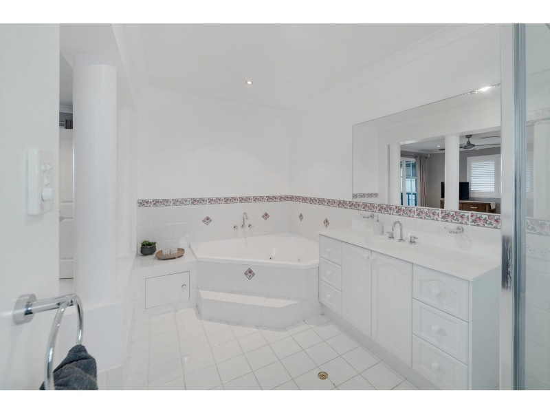 3 Joseph Place, Sinnamon Park QLD 4073