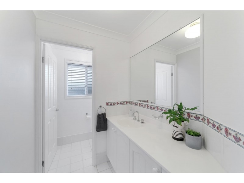 3 Joseph Place, Sinnamon Park QLD 4073
