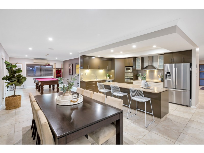 16 Rowallan Close, Westlake QLD 4074