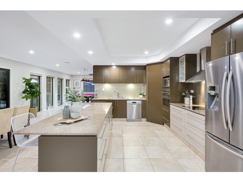 16 Rowallan Close, Westlake QLD 4074