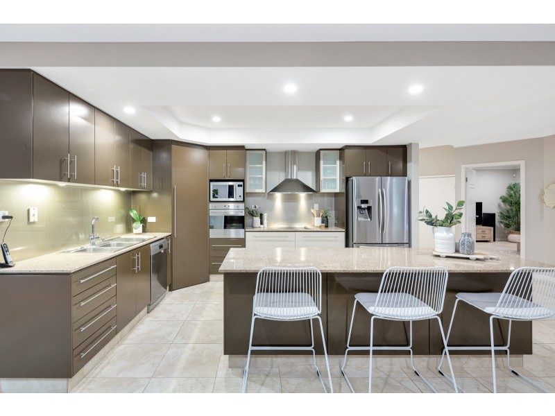 16 Rowallan Close, Westlake QLD 4074