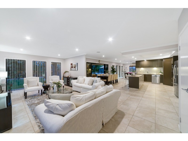 16 Rowallan Close, Westlake QLD 4074
