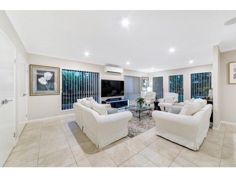 16 Rowallan Close, Westlake QLD 4074