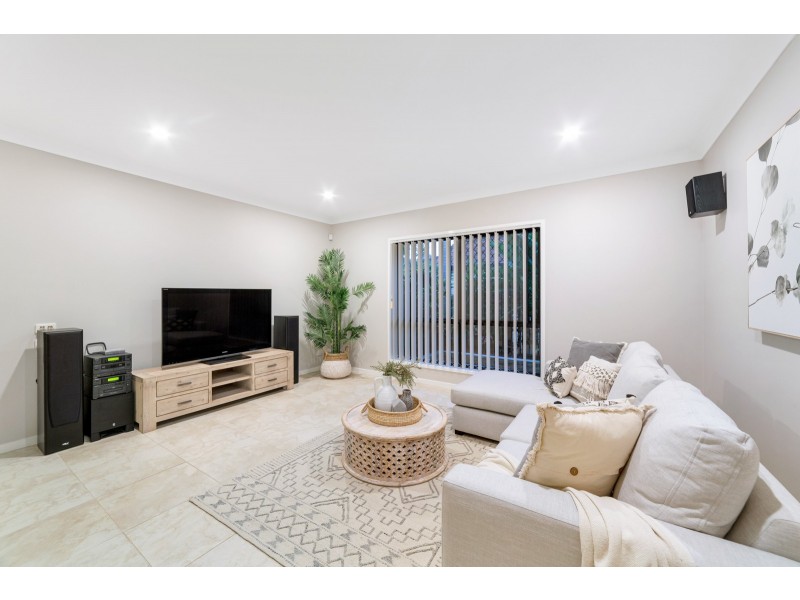 16 Rowallan Close, Westlake QLD 4074