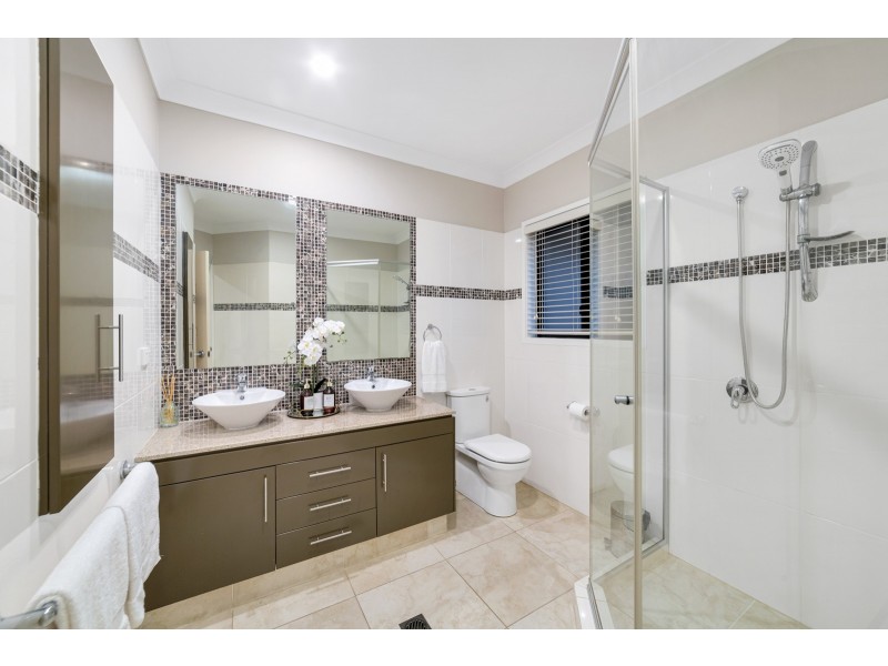 16 Rowallan Close, Westlake QLD 4074