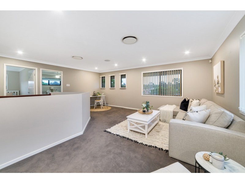 16 Rowallan Close, Westlake QLD 4074