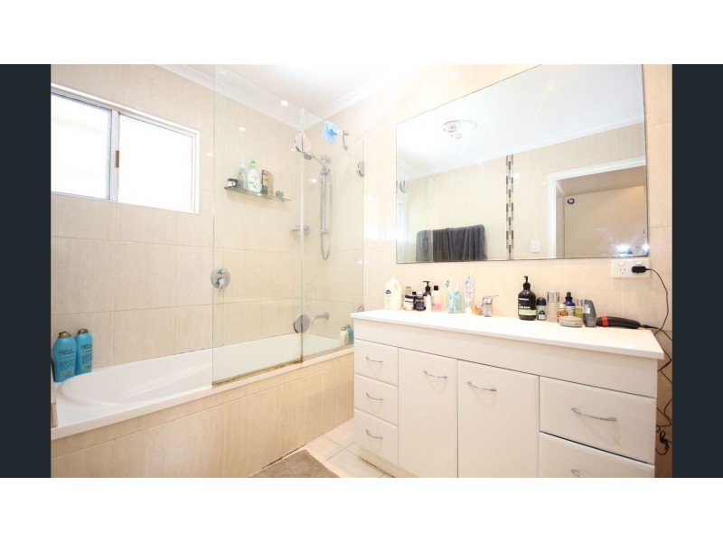 6 Mee Street, Carina QLD 4152