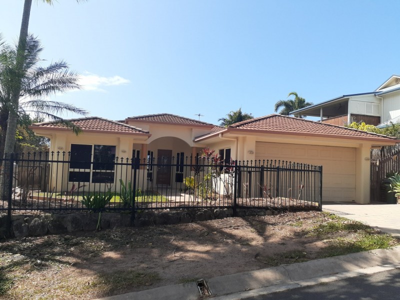 21 Lookout Tce, Trinity Beach QLD 4879