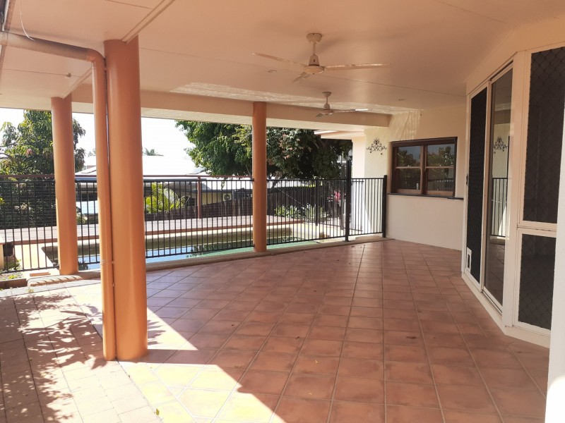 21 Lookout Tce, Trinity Beach QLD 4879