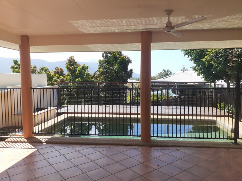 21 Lookout Tce, Trinity Beach QLD 4879