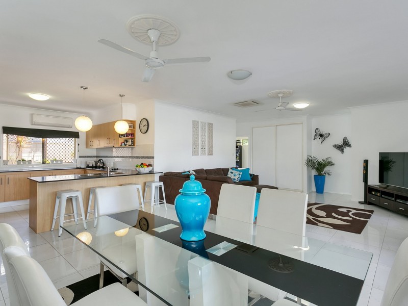 18 Plaintain St, Kewarra Beach QLD 4879