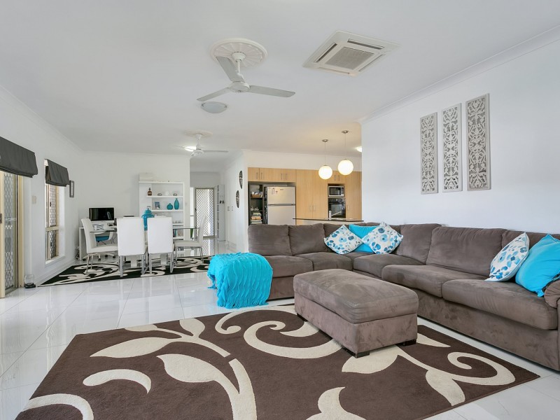 18 Plaintain St, Kewarra Beach QLD 4879