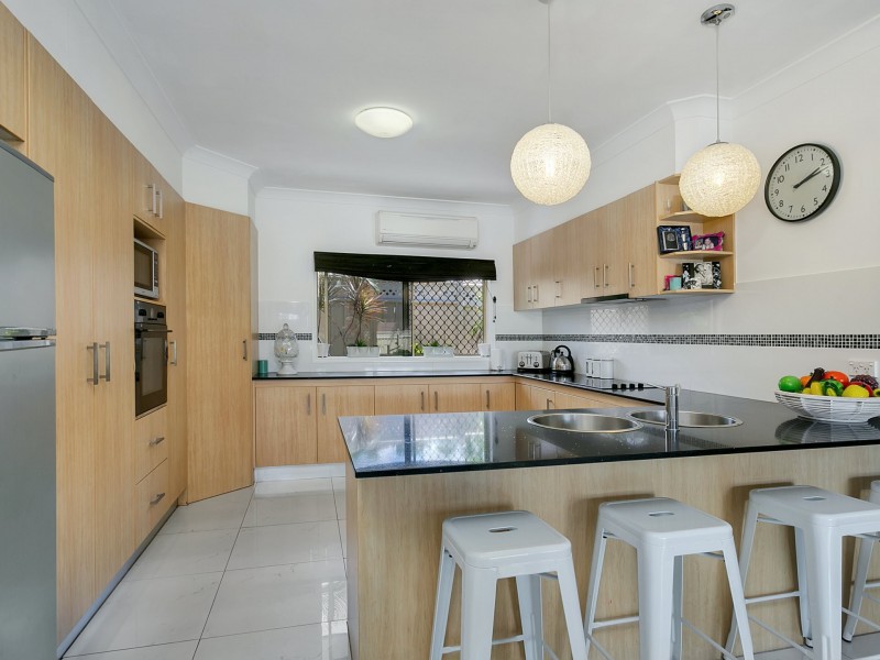 18 Plaintain St, Kewarra Beach QLD 4879