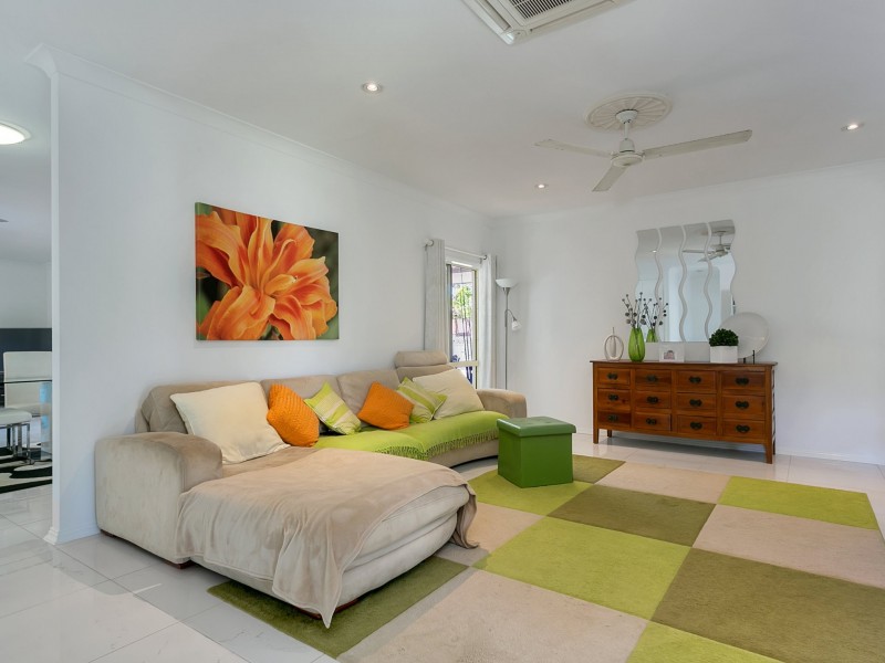18 Plaintain St, Kewarra Beach QLD 4879
