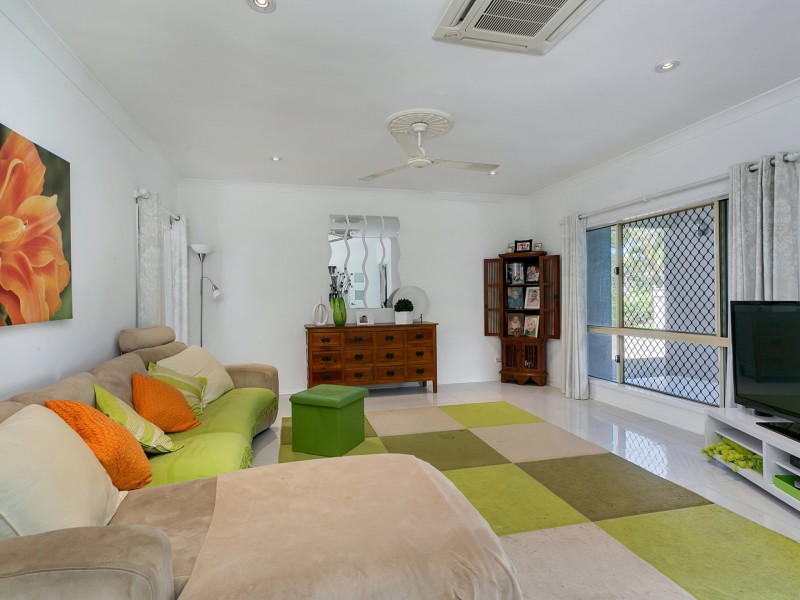 18 Plaintain St, Kewarra Beach QLD 4879