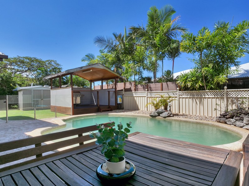 18 Plaintain St, Kewarra Beach QLD 4879