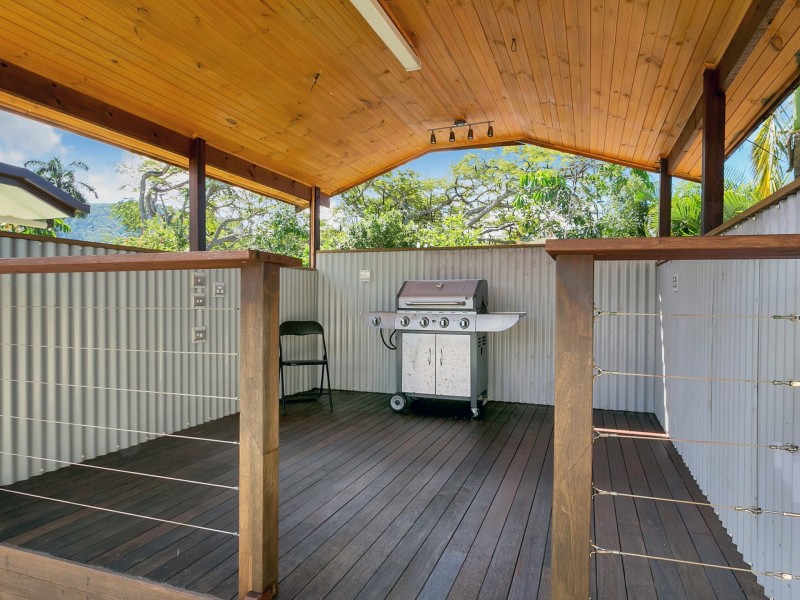 18 Plaintain St, Kewarra Beach QLD 4879
