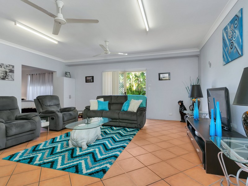 18 Plaintain St, Kewarra Beach QLD 4879