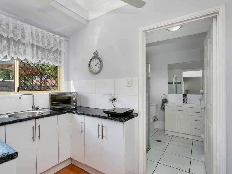 18 Plaintain St, Kewarra Beach QLD 4879