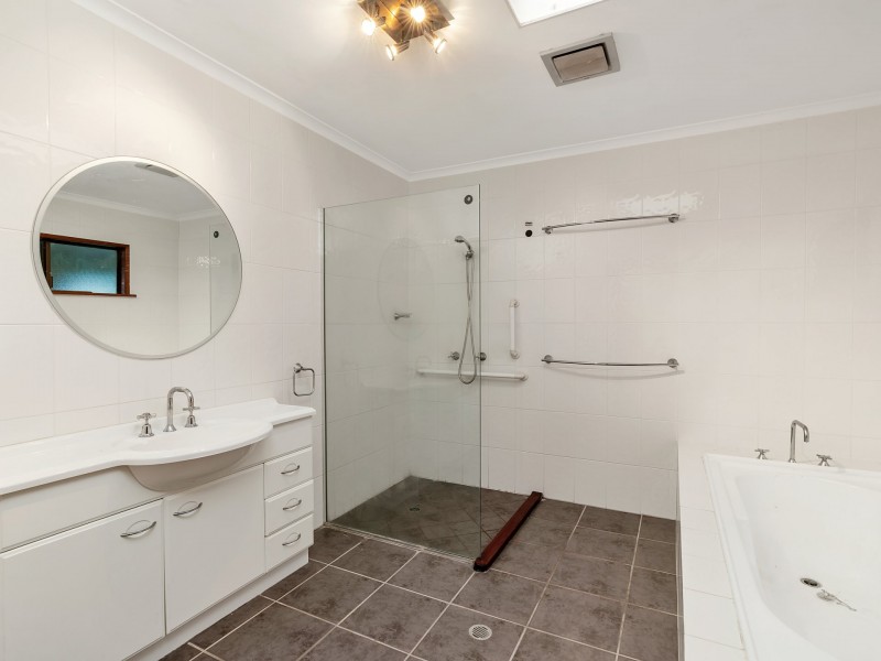 18 Cantal Close, Smithfield QLD 4878