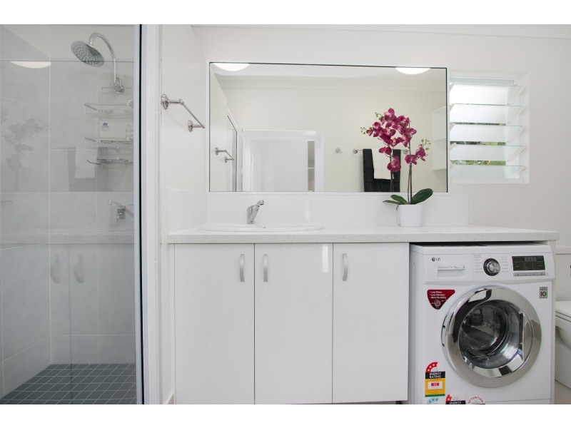 Unit 4/35-41 Upolu Esplanade, Clifton Beach QLD 4879