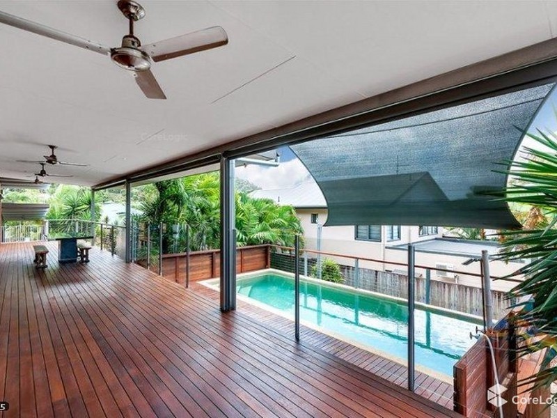 13 Everglades St, Palm Cove QLD 4879