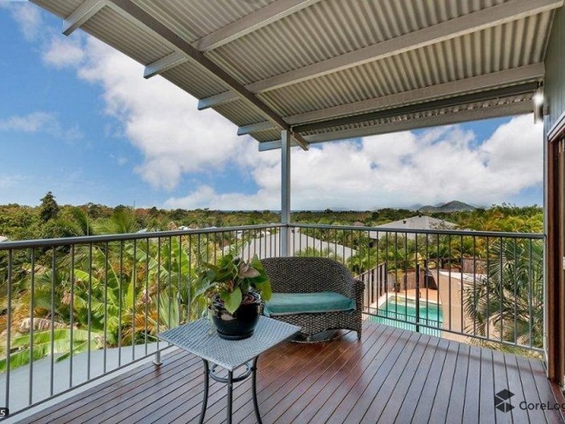 13 Everglades St, Palm Cove QLD 4879