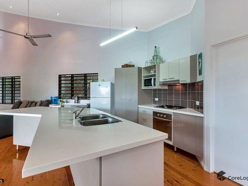 13 Everglades St, Palm Cove QLD 4879