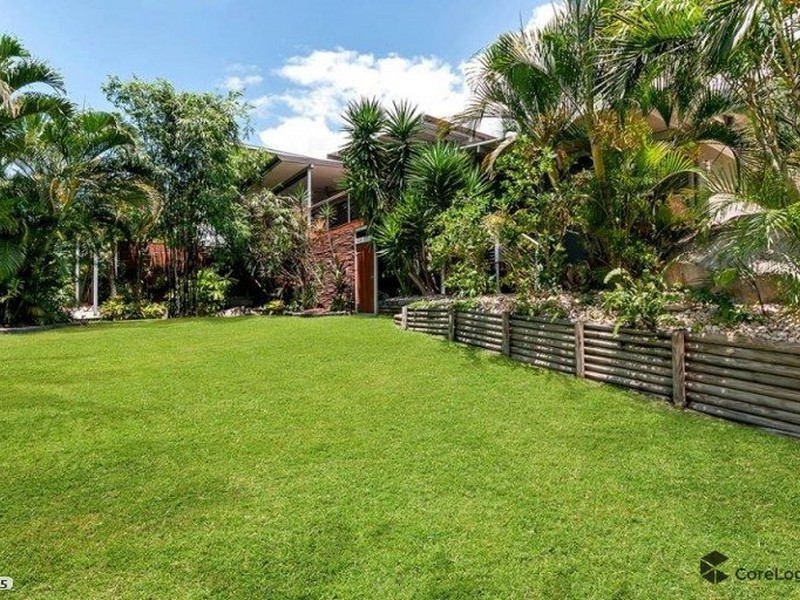 13 Everglades St, Palm Cove QLD 4879