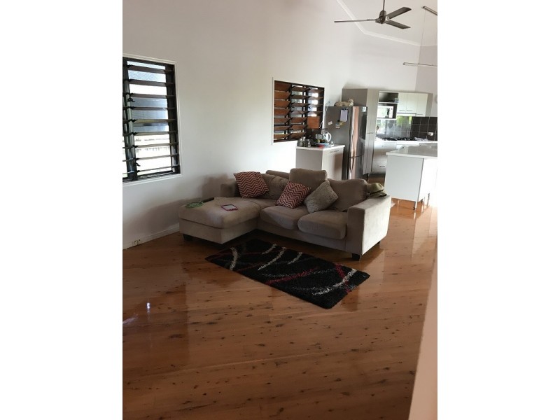 13 Everglades St, Palm Cove QLD 4879