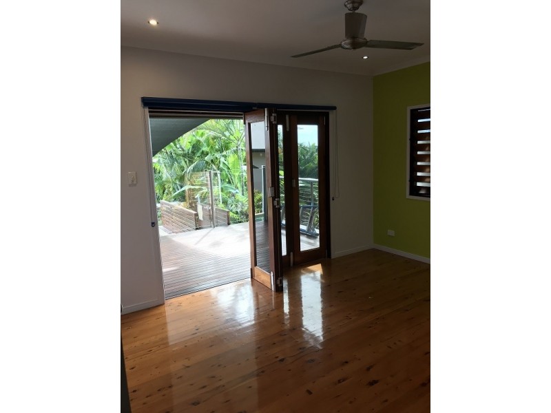 13 Everglades St, Palm Cove QLD 4879