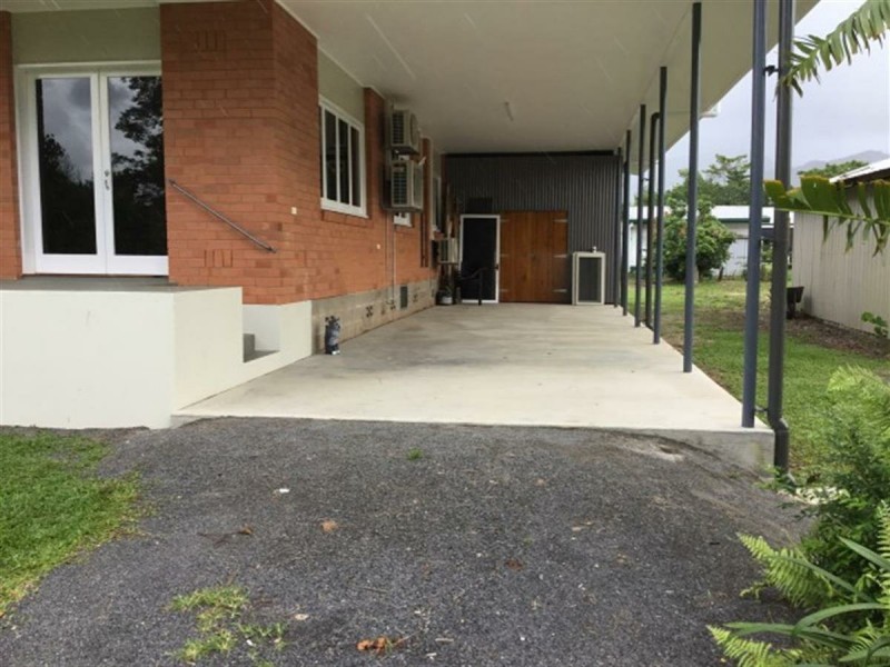 7 Coxall Street, Mooroobool QLD 4870