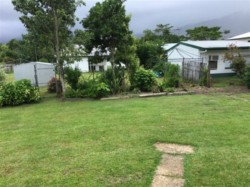 7 Coxall Street, Mooroobool QLD 4870