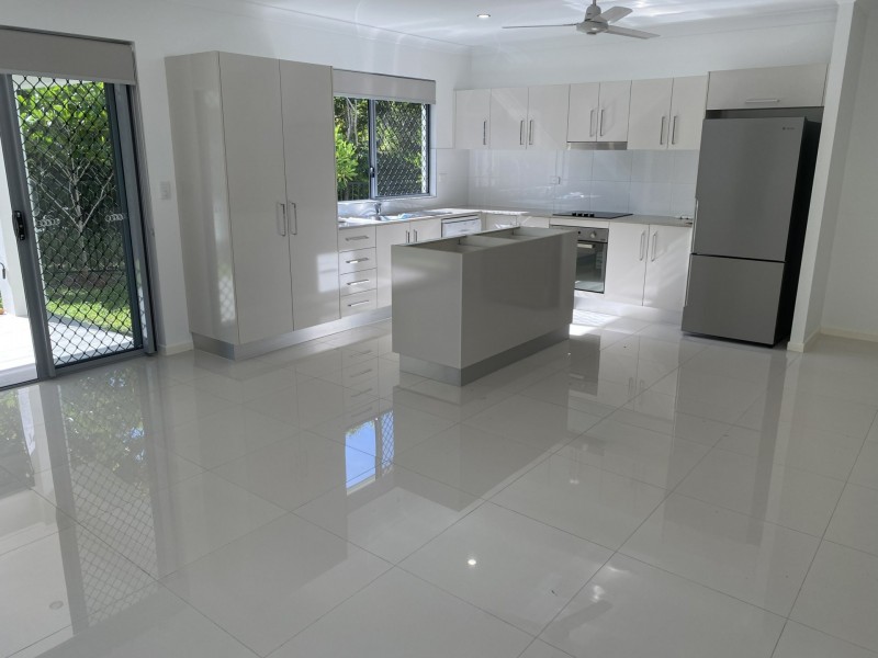 2/65 Roberts Drive, Trinity Beach QLD 4879