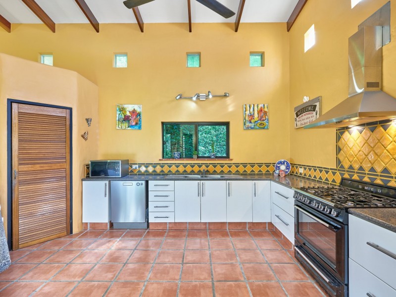 22 Lake Morris Road, Kanimbla QLD 4870