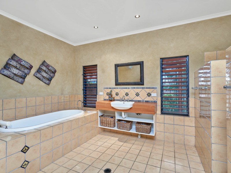 22 Lake Morris Road, Kanimbla QLD 4870