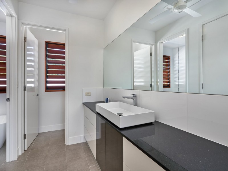 75 Cascade Boulevard, Palm Cove QLD 4879