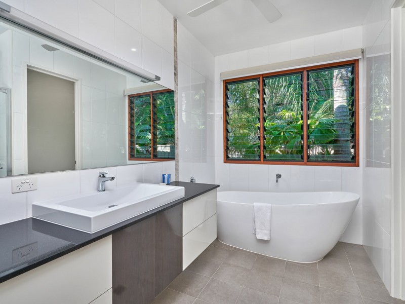 75 Cascade Boulevard, Palm Cove QLD 4879