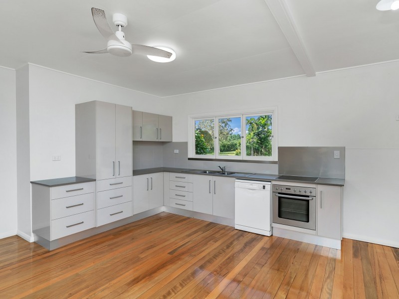 7 Coxall Street, Mooroobool QLD 4870