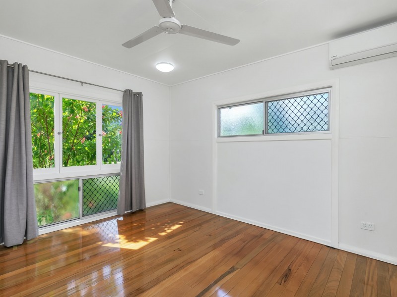 7 Coxall Street, Mooroobool QLD 4870